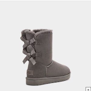 Used Women’s size 6 Gray Bailey Bow Uggs.